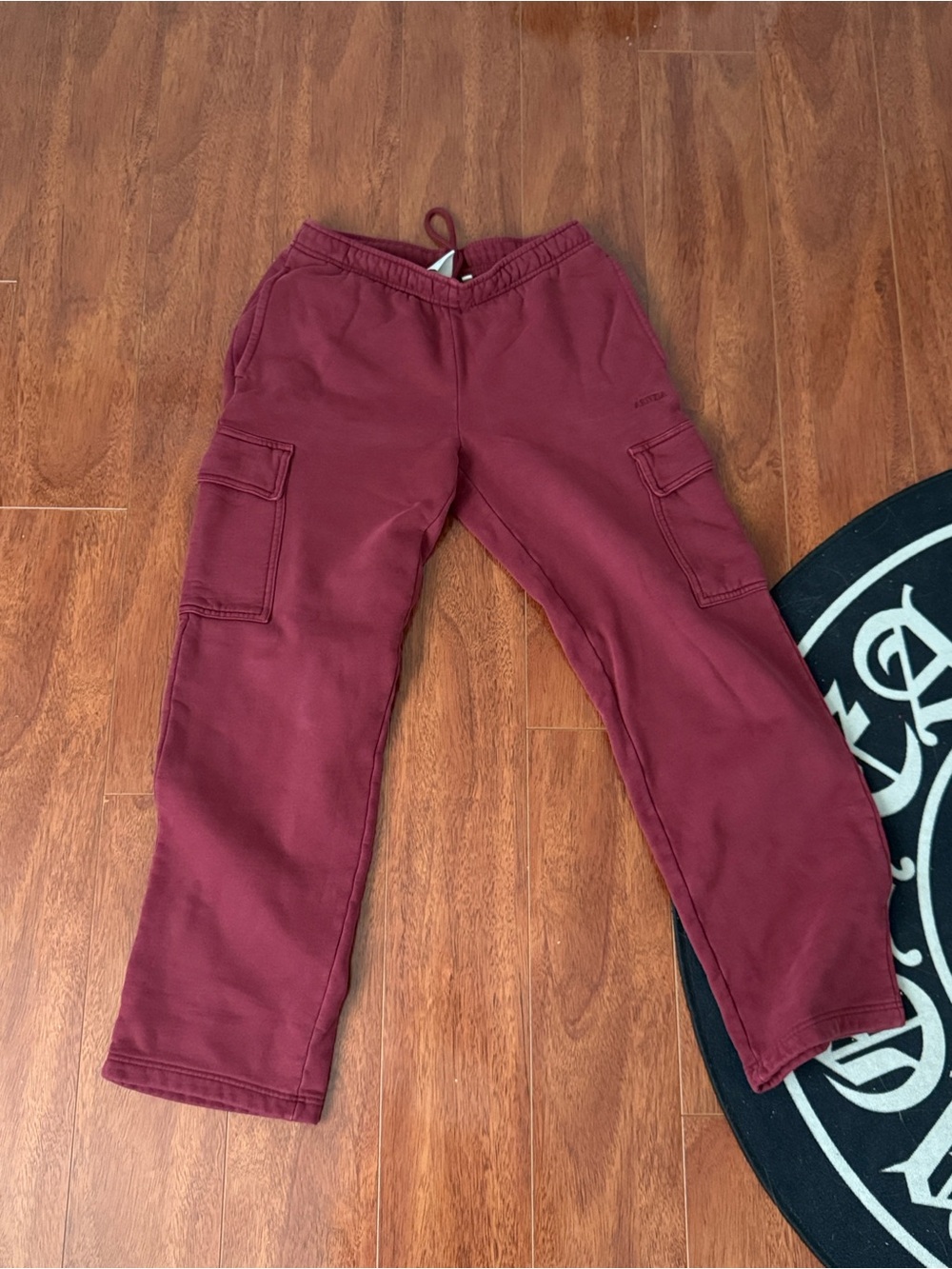 Aritzia Kids Cargo Sweatpants in Burgundy Red